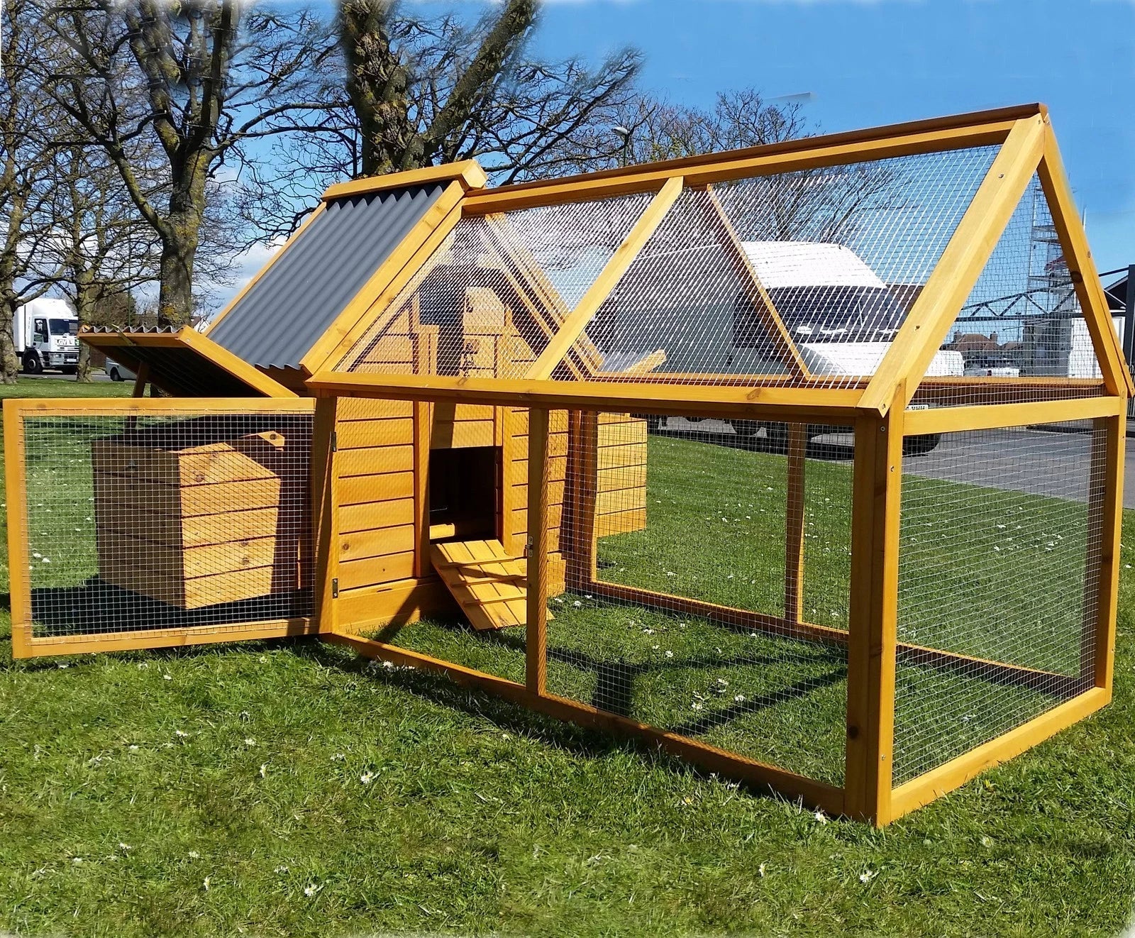 CHICKEN COOP HEN HOUSE POULTRY NEST BOX COOPS RABBIT HUTCH PLASTIC PLUS RUN